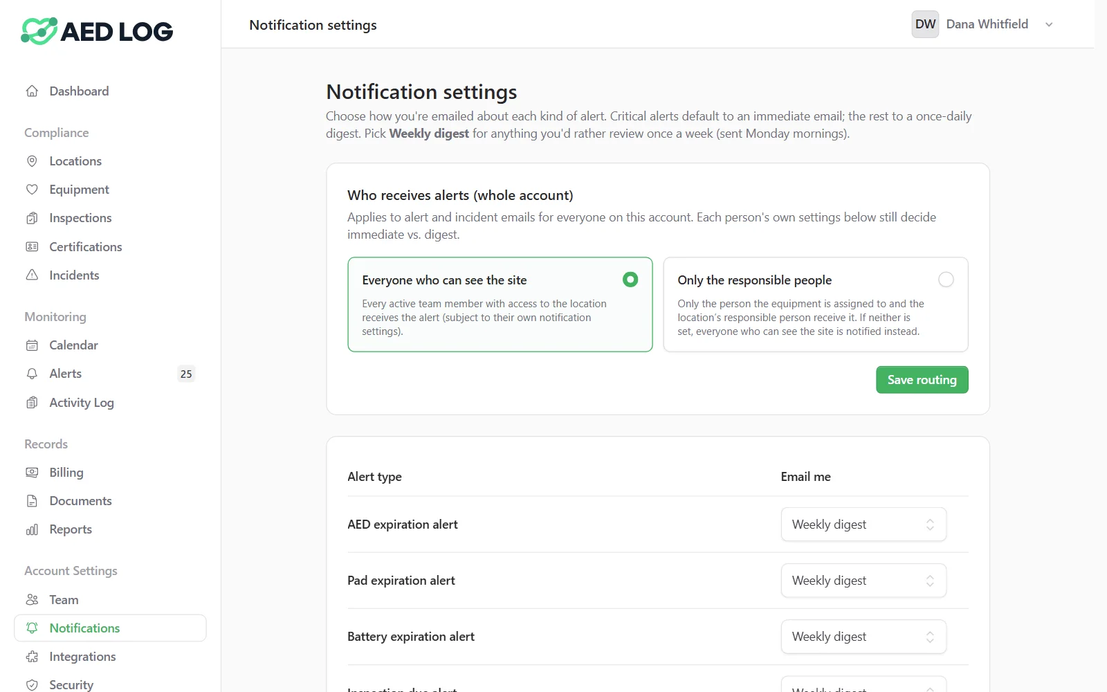 Notification settings in AED Log: alerts go to everyone who can see the site or only the responsible people, and each alert type can be emailed immediately or in a daily or weekly digest